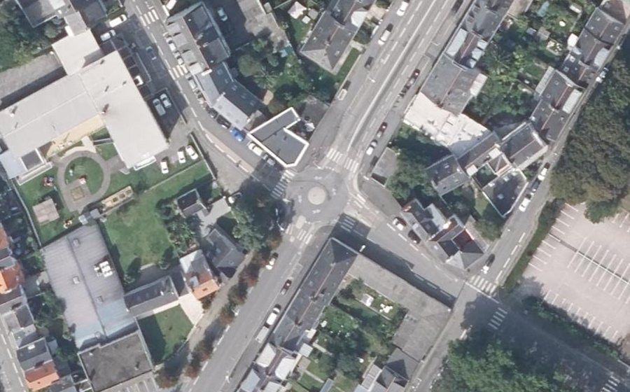 Vue aérienne du Rond-point anonyme n°590840079