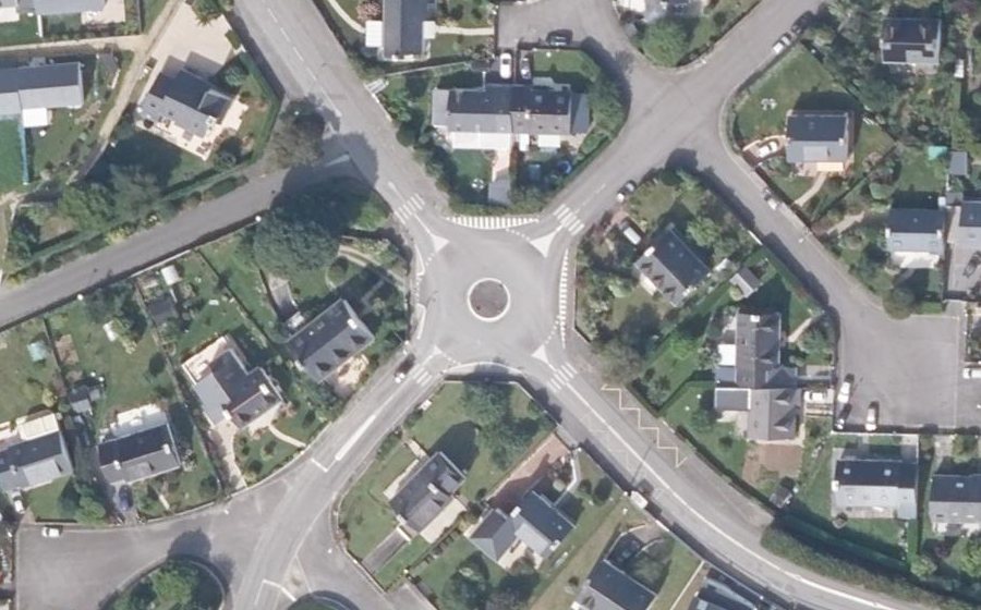 Vue aérienne du Rond-point anonyme n°590840080