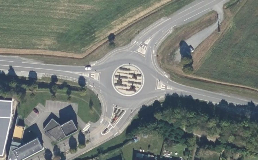 Vue aérienne du Rond-point anonyme n°590859755