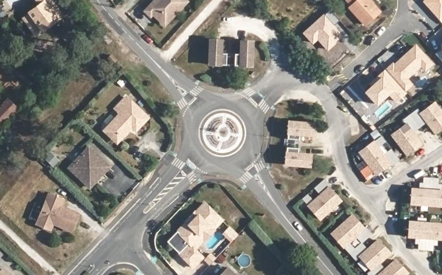 Vue aérienne du Rond-point anonyme n°59092639