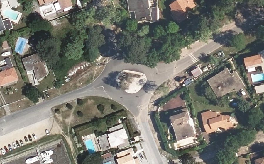 Vue aérienne du Rond-point anonyme n°591027043