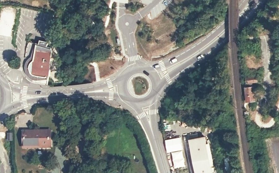 Vue aérienne du Rond-point anonyme n°591087964