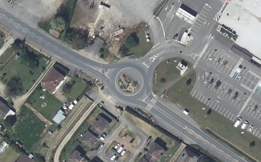 Vue aérienne du Rond-point anonyme n°591181433