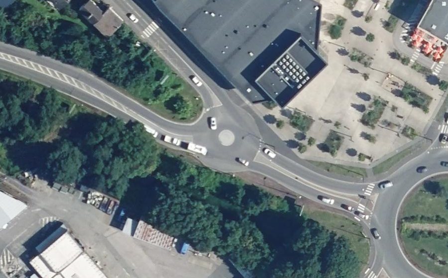 Vue aérienne du Rond-point anonyme n°591268475