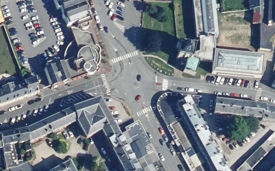 Vue aérienne du Rond-point anonyme n°591352528