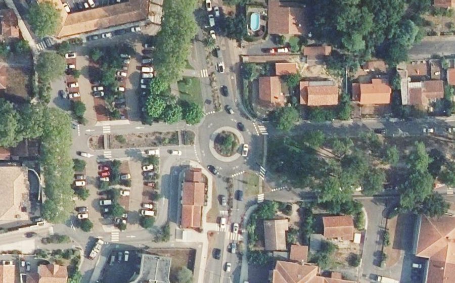 Vue aérienne du Rond-point anonyme n°591641855