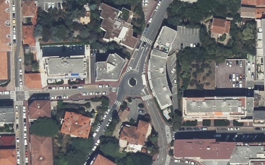 Vue aérienne du Rond-point anonyme n°591663165