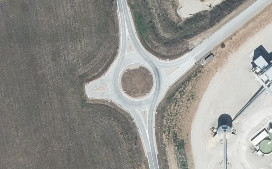 Vue aérienne du Rond-point anonyme n°591727692