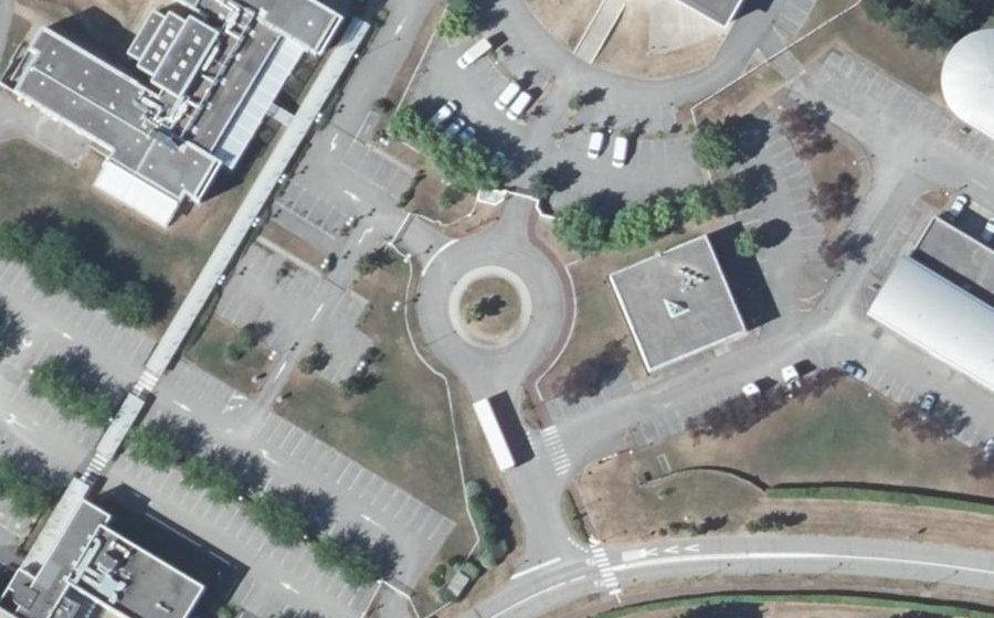 Vue aérienne du Rond-point anonyme n°591765048