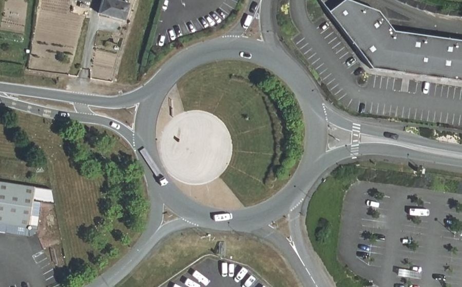 Vue aérienne du Rond-point anonyme n°591767095