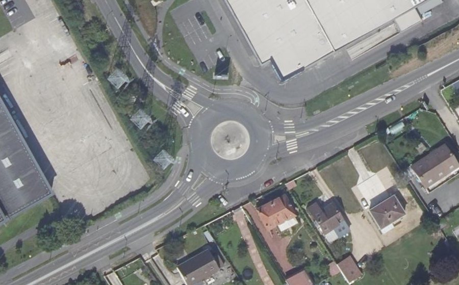 Vue aérienne du Rond-point anonyme n°59177841