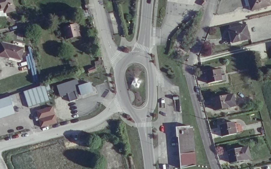 Vue aérienne du Rond-point anonyme n°591796016