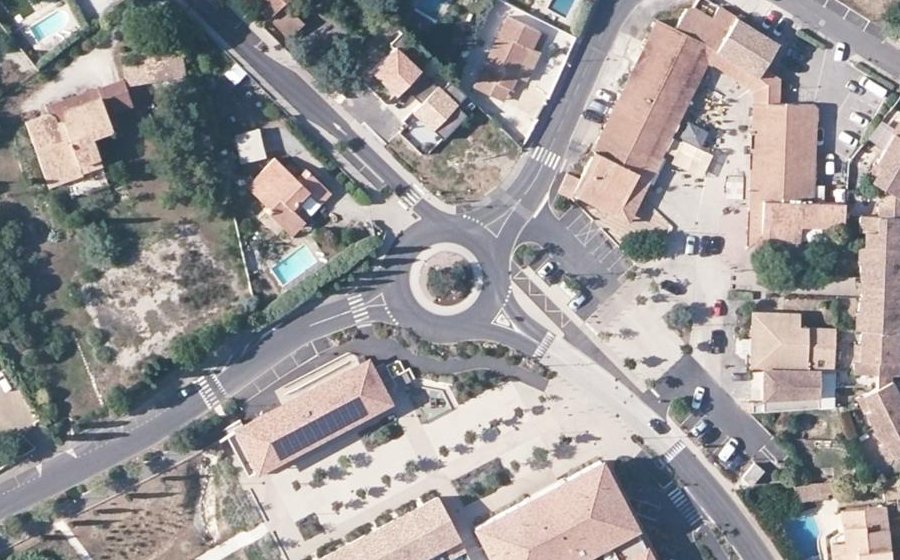 Vue aérienne du Rond-point anonyme n°59181494