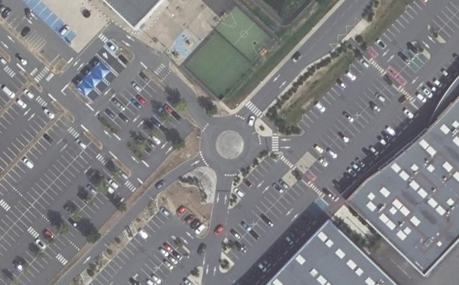 Vue aérienne du Rond-point anonyme n°591836632
