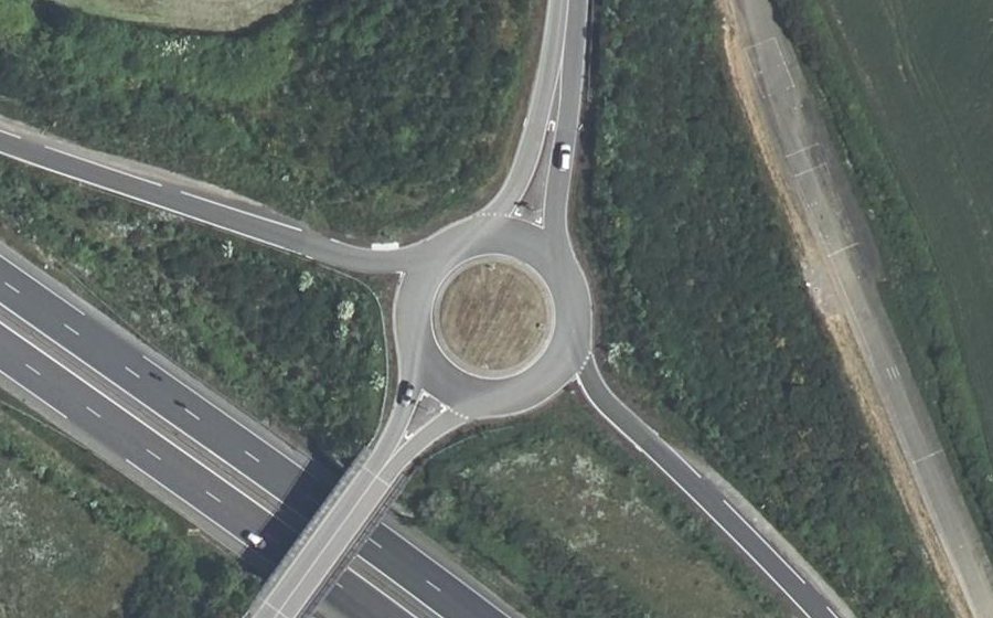 Vue aérienne du Rond-point anonyme n°591848295