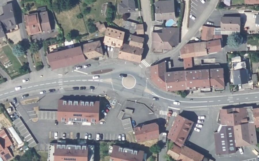 Vue aérienne du Rond-point anonyme n°592035153