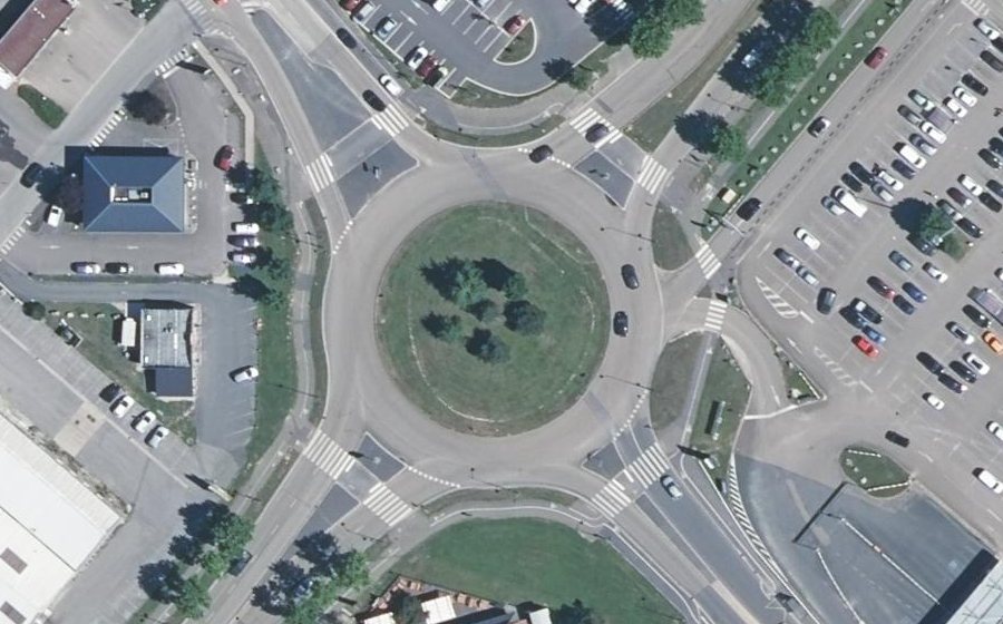Vue aérienne du Rond-point anonyme n°592082318