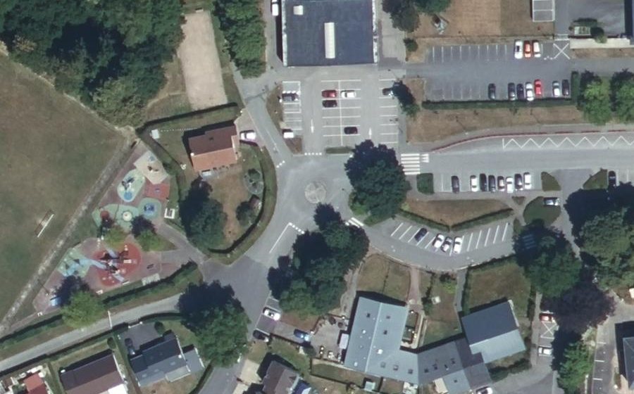 Vue aérienne du Rond-point anonyme n°592195830