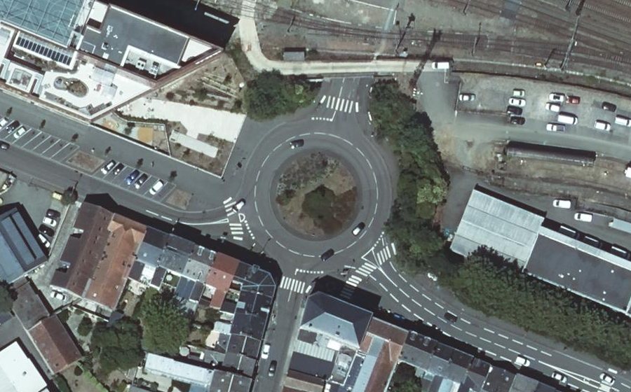 Vue aérienne du Rond-point anonyme n°592353900