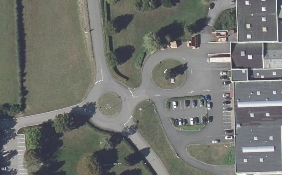 Vue aérienne du Rond-point anonyme n°592360878