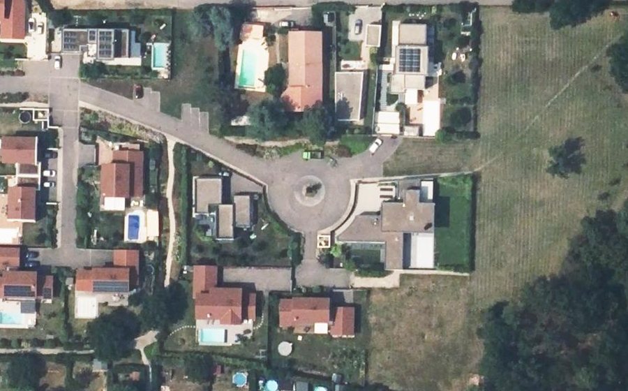 Vue aérienne du Rond-point anonyme n°592394750