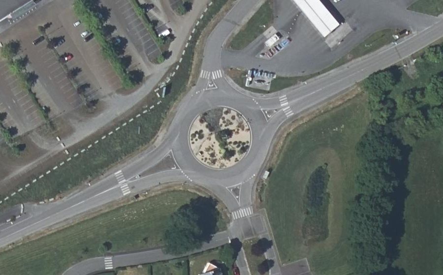 Vue aérienne du Rond-point anonyme n°592420944