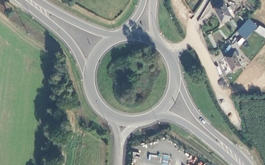 Vue aérienne du Rond-point anonyme n°592562175