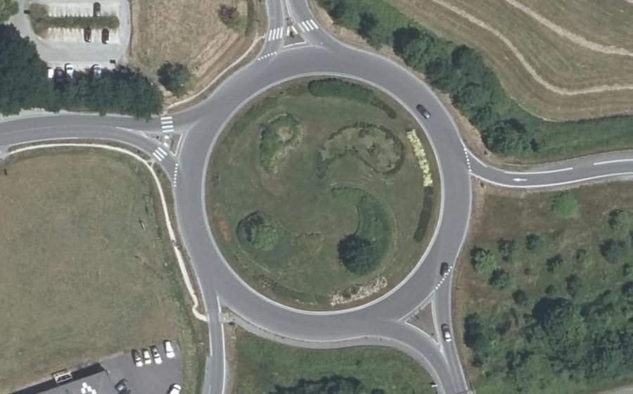 Vue aérienne du Rond-point anonyme n°592569483