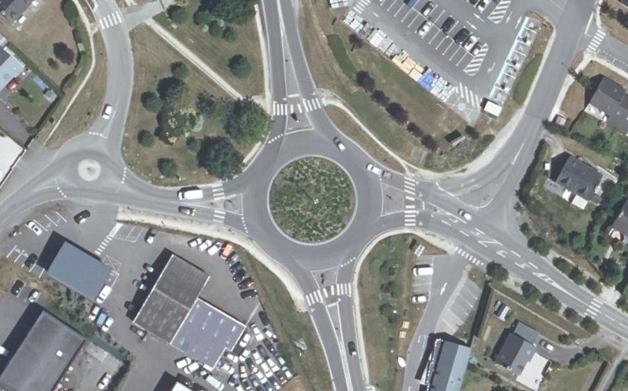 Vue aérienne du Rond-point anonyme n°592569509