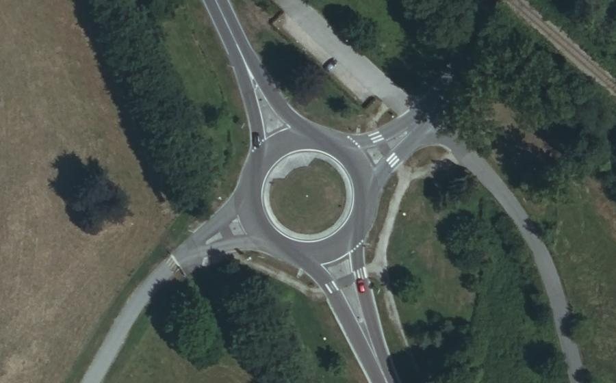Vue aérienne du Rond-point anonyme n°592750296