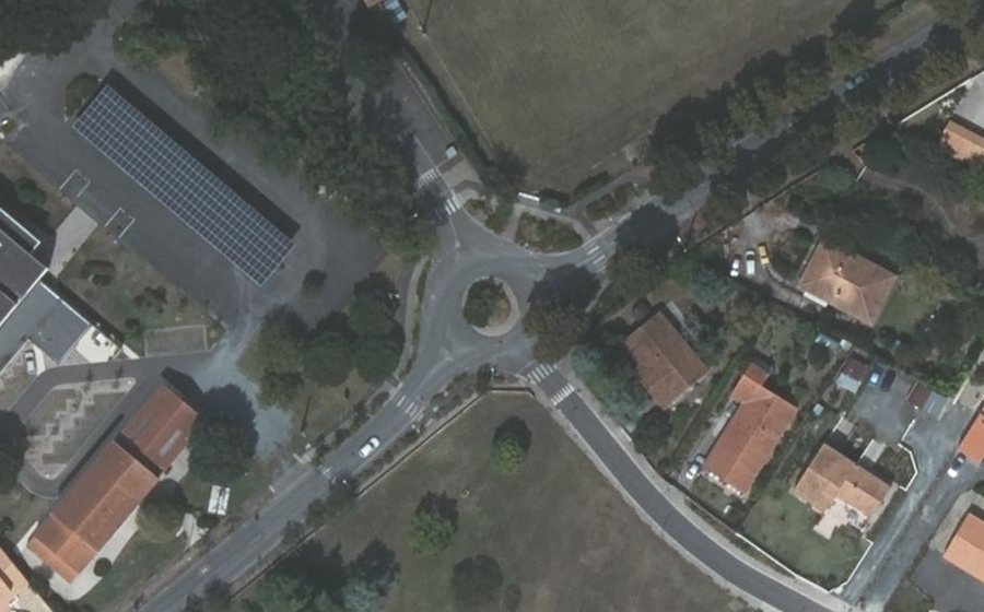 Vue aérienne du Rond-point anonyme n°59292741