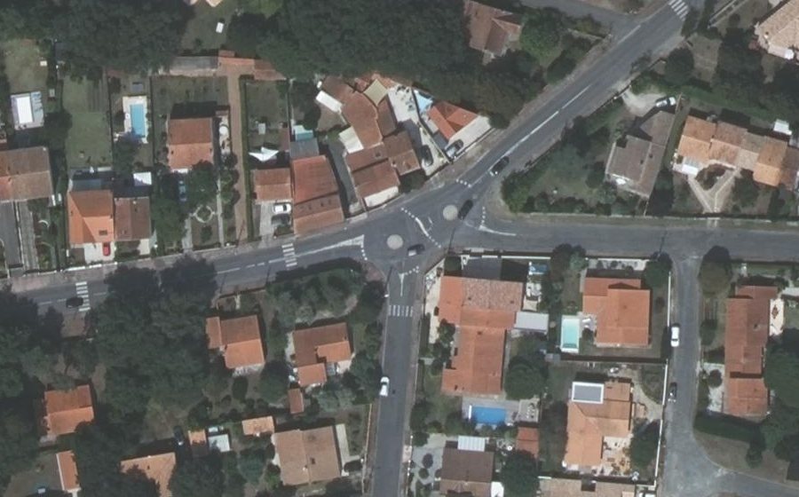 Vue aérienne du Rond-point anonyme n°59292775