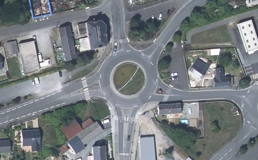 Vue aérienne du Rond-point anonyme n°592947363