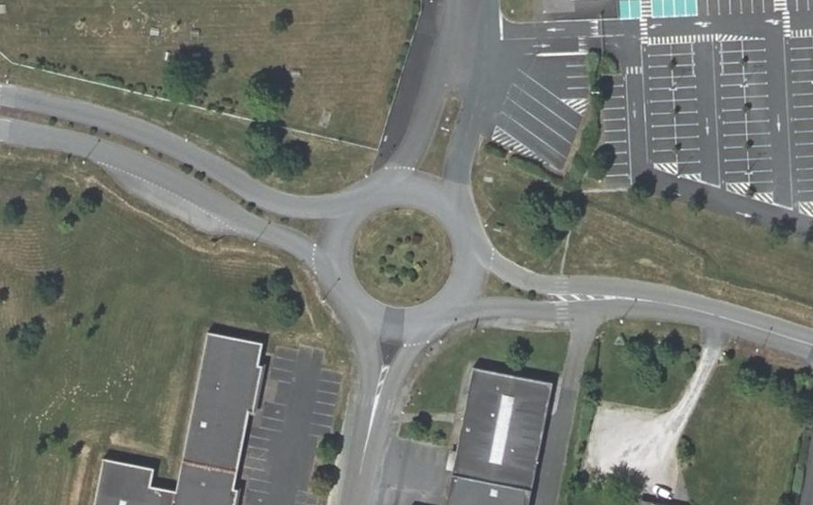 Vue aérienne du Rond-point anonyme n°592950107