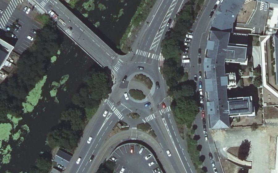 Vue aérienne du Rond-point anonyme n°593030129