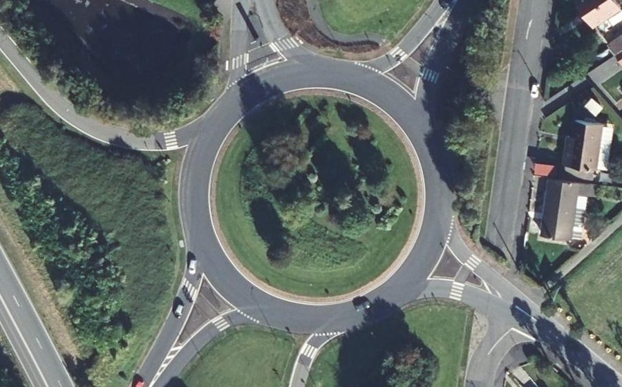 Vue aérienne du Rond-point anonyme n°59337472