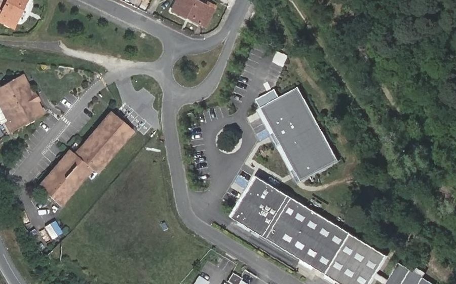 Vue aérienne du Rond-point anonyme n°593484377