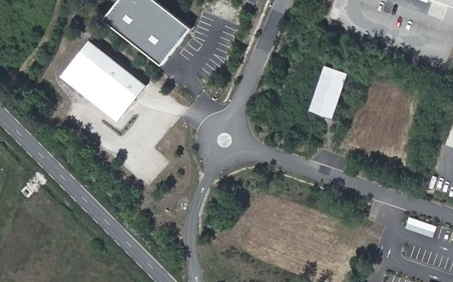 Vue aérienne du Rond-point anonyme n°593657315