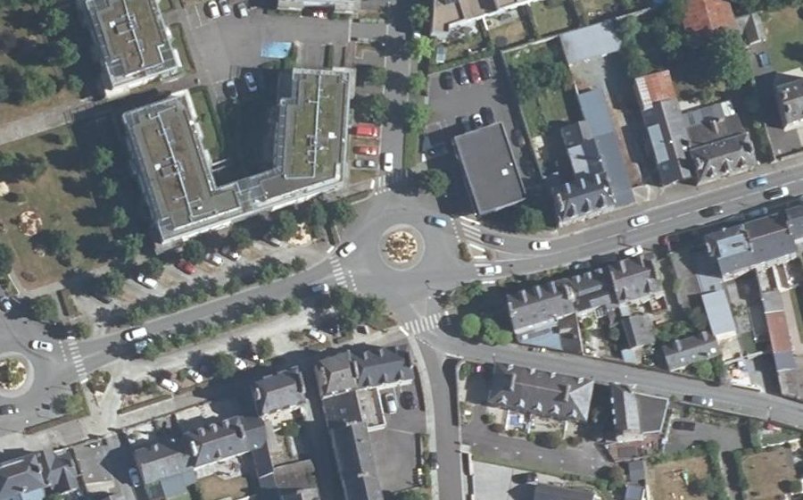 Vue aérienne du Rond-point anonyme n°593685865