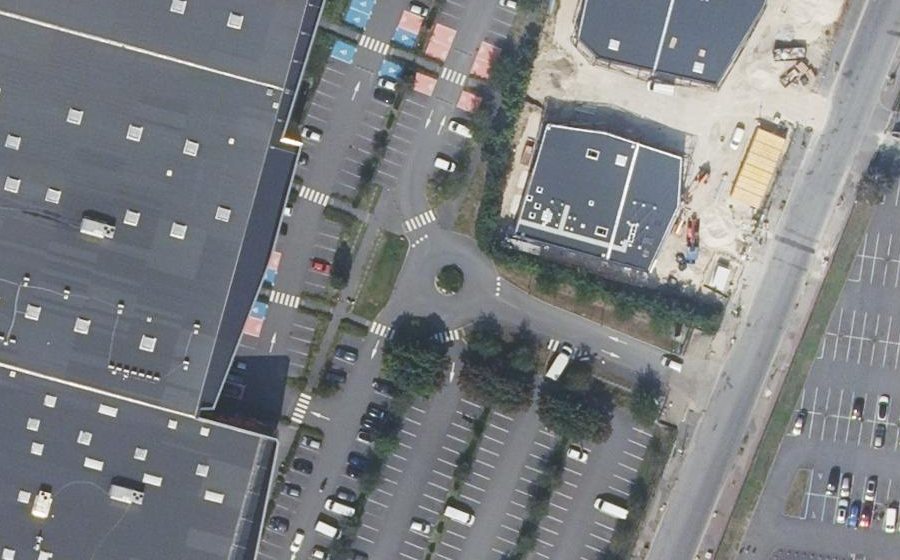 Vue aérienne du Rond-point anonyme n°593766249