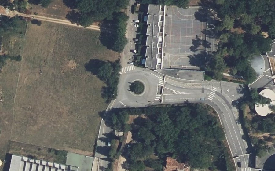 Vue aérienne du Rond-point anonyme n°59383267