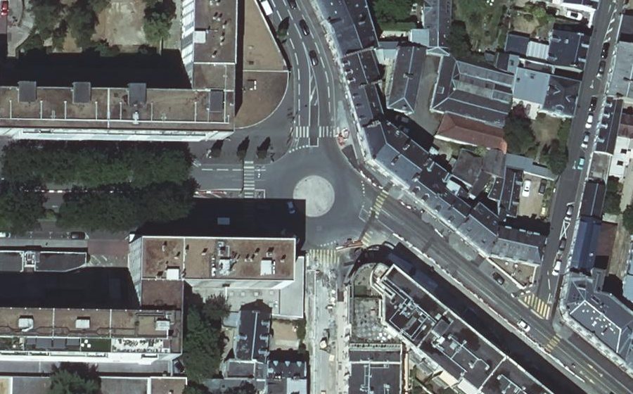 Vue aérienne du Rond-point anonyme n°593854872
