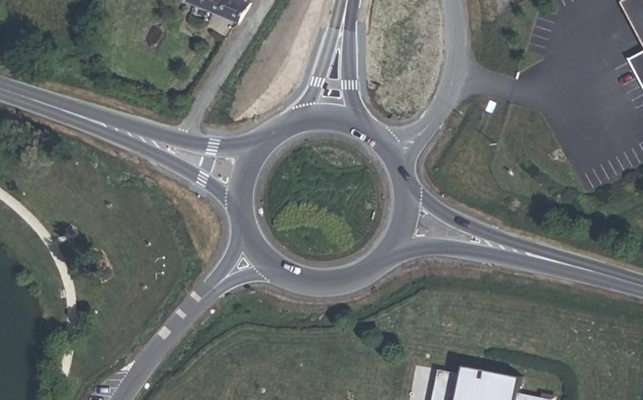 Vue aérienne du Rond-point anonyme n°593861984