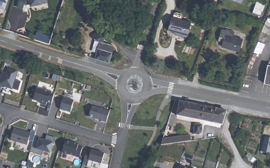 Vue aérienne du Rond-point anonyme n°593862568