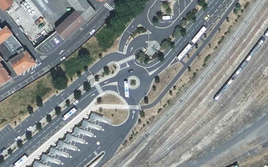 Vue aérienne du Rond-point anonyme n°593953397