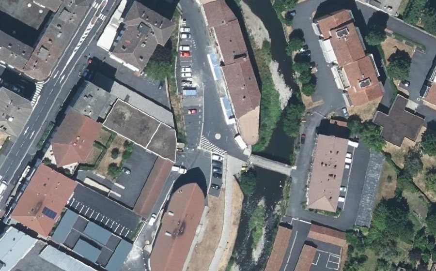 Vue aérienne du Rond-point anonyme n°593953405