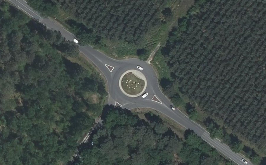Vue aérienne du Rond-point anonyme n°59405920