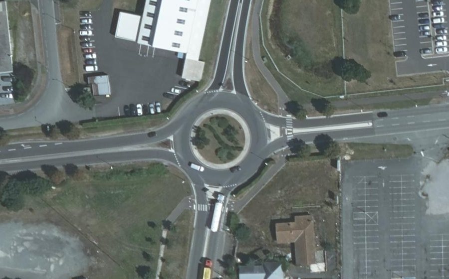 Vue aérienne du Rond-point anonyme n°59411582