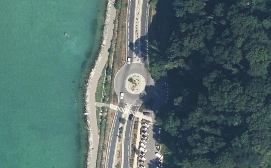 Vue aérienne du Rond-point anonyme n°594316664