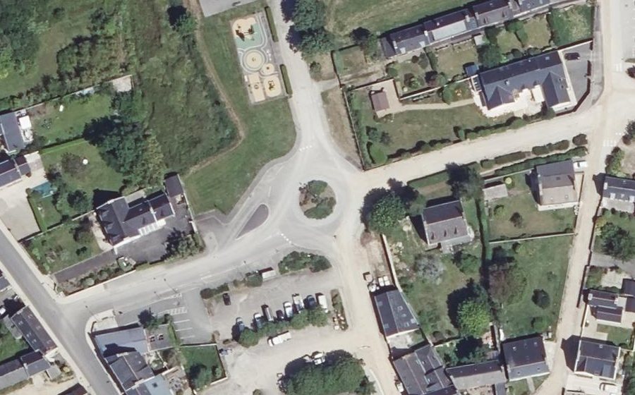 Vue aérienne du Rond-point anonyme n°594342811
